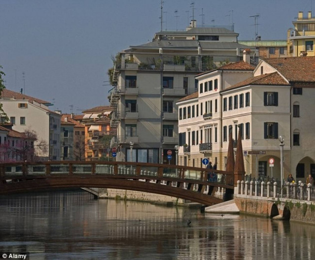 Έπαθε την πλάκα της ζωής του όταν είδε ότι η escort που ήρθε ήταν η...