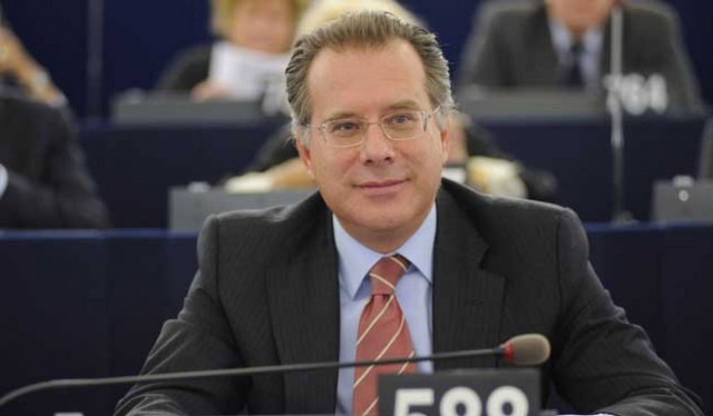 Κουμουτσάκος: Με καταστημένες λογικές δεν προχωράμε μπροστά