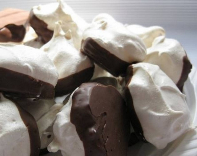 Απίστευτες μικρές μαρέγκες με σοκολάτα