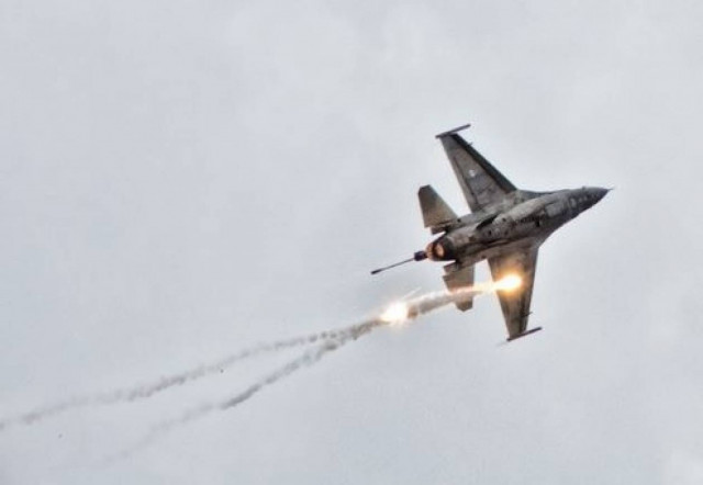 Εντυπωσιακές φωτογραφίες: Η επίδειξη του F-16 στη Ρόδο!