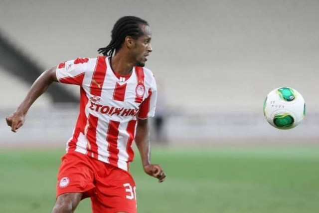 Ολυμπιακός: Η χειρονομία του Σαλίνο στους οπαδούς του ΠΑΟΚ (photo)