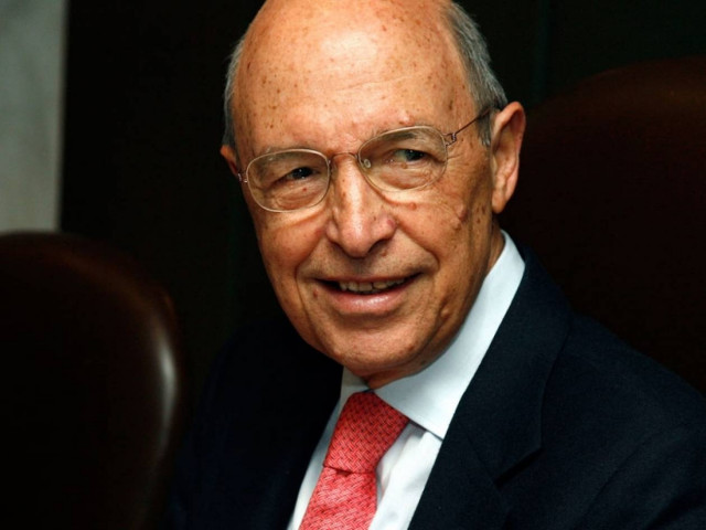 Ο Σημίτης έβγαλε «άχρηστους» όλους τους Έλληνες