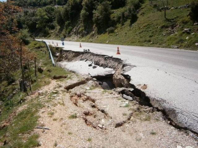Κατολίσθηση στην επαρχιακή οδό Γρεβενών-Καλλονής