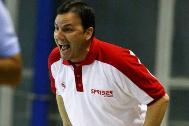 Πόλο: Το κράνος έσωσε τον προπονητή του Ολυμπιακού