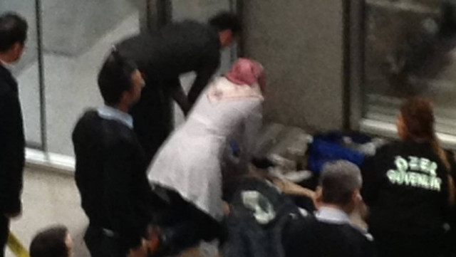 Σκότωσε τη μάνα του έξω από δικαστήριο!