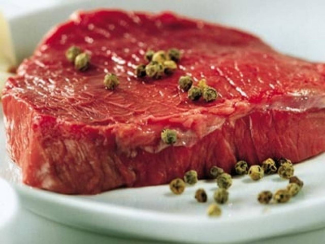 Φανατικοί κρεατοφάγοι οι Έλληνες: Καταναλώνουν εκατό κιλά το χρόνο