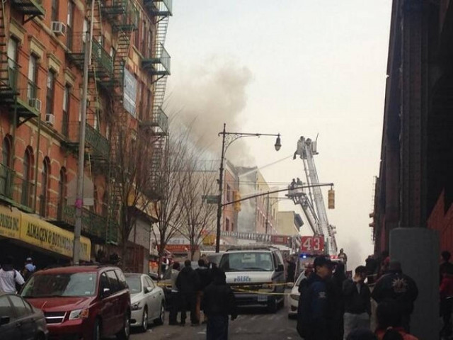 Νέα Υόρκη: Το κτίριο έπεσε πάνω σε γραμμές τρένου; (pics+ video)
