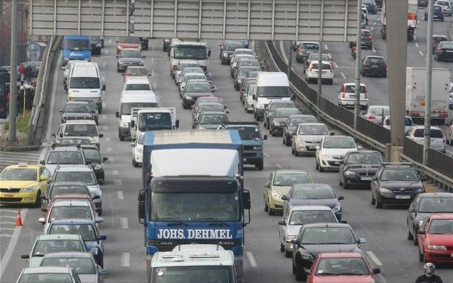 ΤΩΡΑ:Μποτιλιάρισμα χιλιομέτρων στην κάθοδο της Αθηνών – Λαμίας