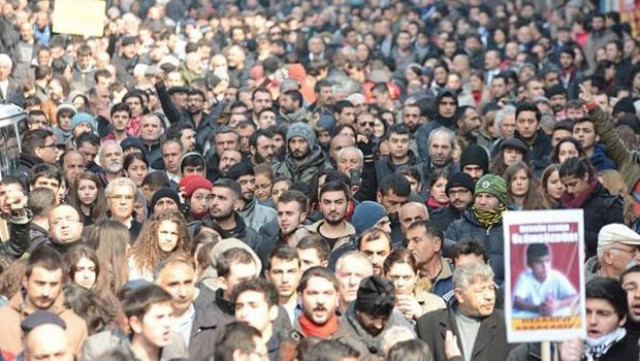 Τουρκία: Δεκάδες χιλιάδες άνθρωποι στην κηδεία του 15χρονου