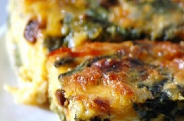 Λαχταριστή και πανεύκολη τάρτα με τυρί και σπανάκι χωρίς ζύμη