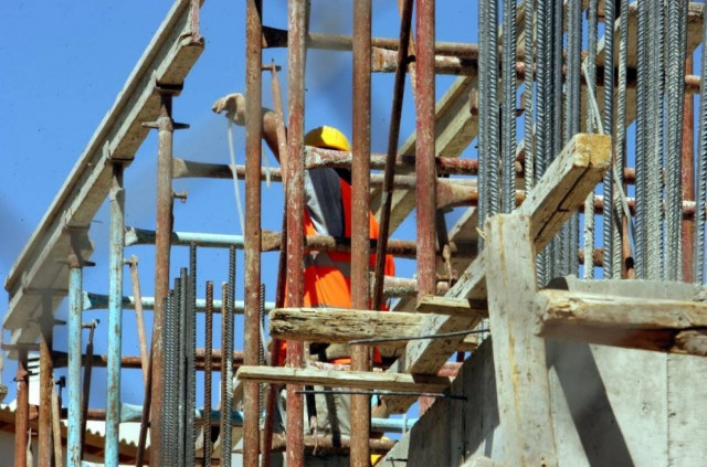 ΕΛΣΤΑΤ: Κατά 25,6% μειώθηκε η οικοδομική δραστηριότητα το 2013