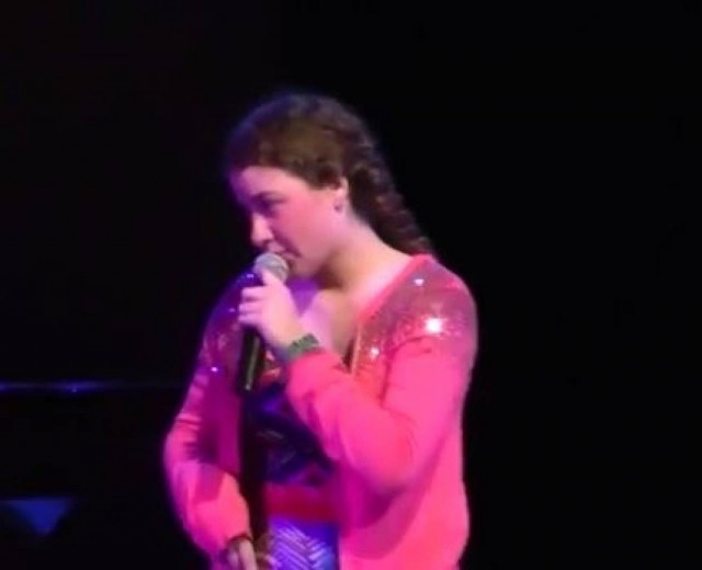 Συγκλονίζει η μικρή Νεφέλη: Νίκησε τον θάνατο και τραγουδά (vid)