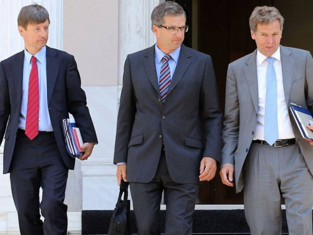 Ανυποχώρητη για τα εργασιακά και τις απολύσεις στο Δημόσιο η Τρόικα