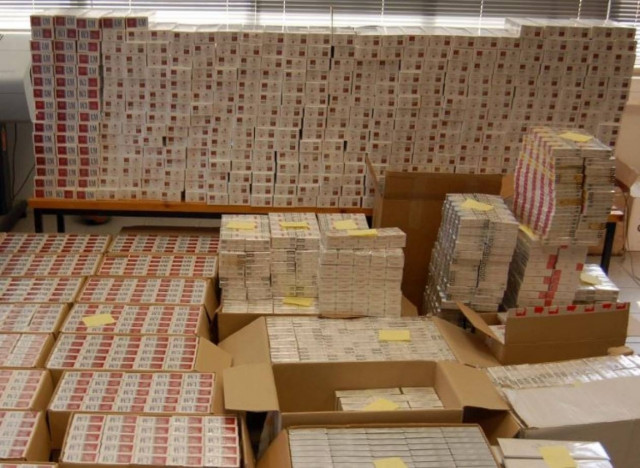 Κόρινθος: «Χειροπέδες» σε 61χρονο για λαθραία τσιγάρα και καπνό