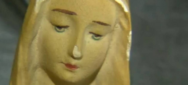 Μυστήριο με άγαλμα της Παναγίας που «λάμπει στο σκοτάδι»