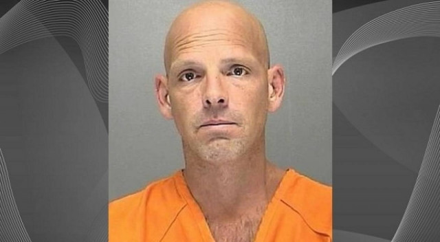 Ζήτησε τις υπηρεσίες πόρνης ενώ ήταν μαζί με τον γιο του (βίντεο)