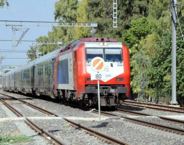 Έδεσσα: Σύγκρουση τρένου με φορτηγό-Νεκρός ο οδηγός