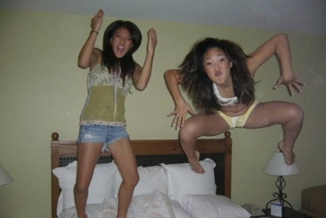 Χοροπήδαγε στο κρεβάτι και ξαφνικά... (video)