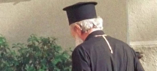 Ιερέας εγκέφαλος εγκληματικής οργάνωσης που εξαπατούσε ανέργους