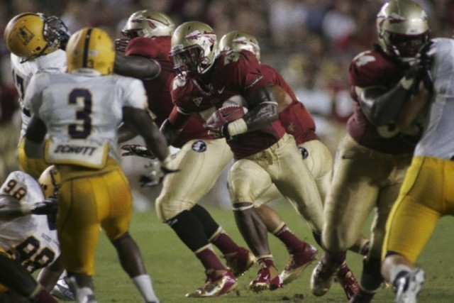 Ξεκαρδιστική τούμπα πριν την έναρξη του αγώνα (video)