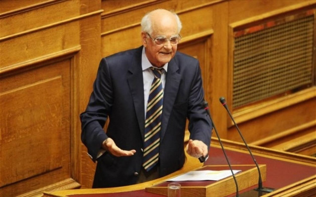 Ερώτηση Κακλαμάνη για τη διαθεσιμότητα τν εκπαιδευτικών