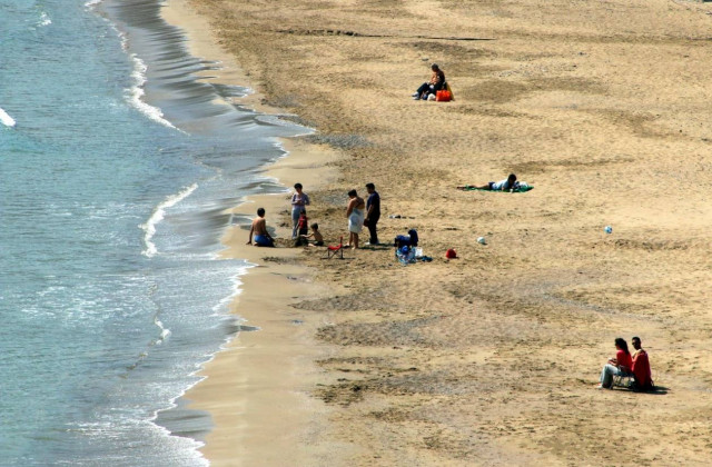 Τα πρώτα ανοιξιάτικα μπάνια στο Τολό! (pics)