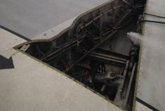 Τρόμος εν πτήσει: Αεροπλάνο έχασε κομμάτι του φτερού του