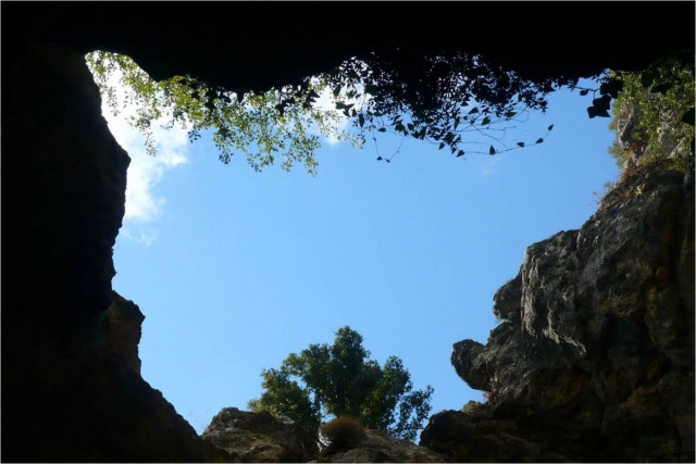 Έβαλε στη σπηλιά τα παιδιά του για να μη βρέχονται - Κρίθηκε αθώος