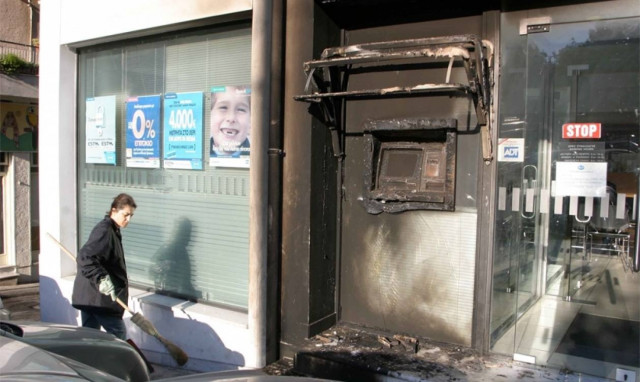 Πάτρα: Εμπρηστικές επιθέσεις σε υποκαταστήματα τραπεζών