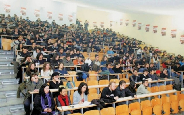 Μείωση εισακτέων έως και 35% ζητούν ΑΕΙ-ΤΕΙ