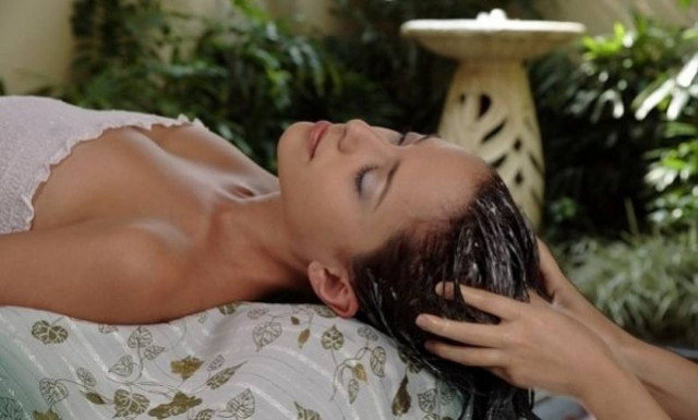 Τα μαλλιά μου είναι λιπαρά! Τι να κάνω; Το μυστικό είναι...