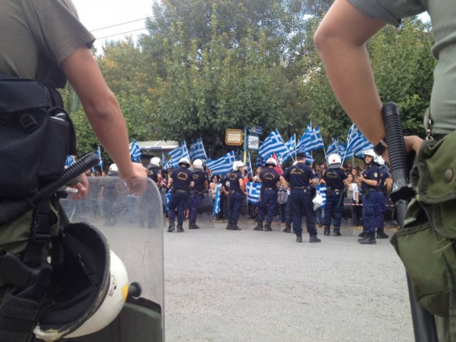 Αναβλήθηκε η δίκη των μελών της Χρυσής Αυγής - Έπεσαν χαστούκια