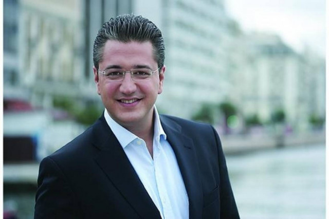 Γαλάζια μαχαιρώματα με αφορμή εγκαίνια νοσοκομείου