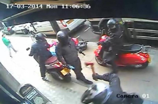 Λονδίνο: Οι ληστές ρολογιών με τα τσεκούρια! (photos)