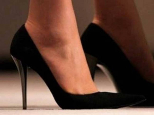 She changed hair and year of birth after her candidacy was announced!