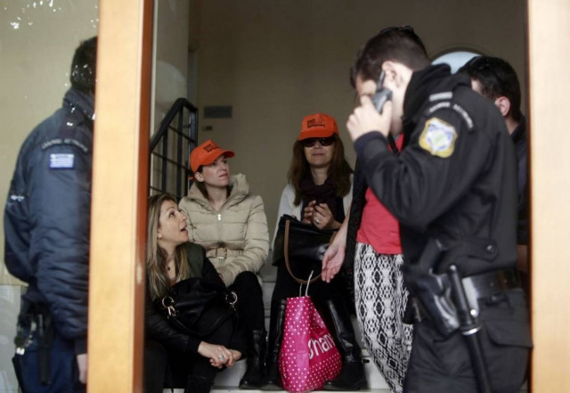 ΕΚΤΑΚΤΟ: «Επέμβαση» των ΜΑΤ στα γραφεία του Μητσοτάκη