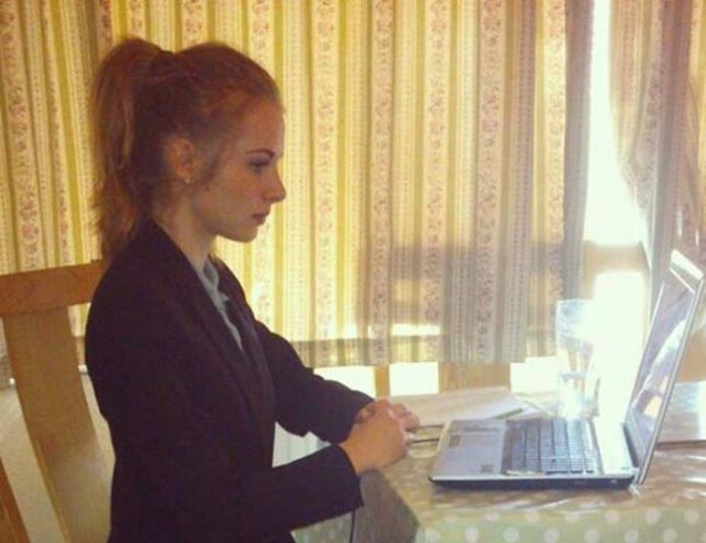 Ντύσιμο για...συνέντευξη (pics)