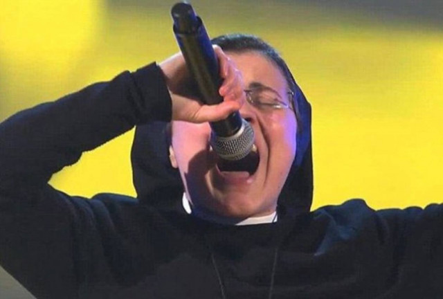 Τhe Voice: Η 25χρονη καλόγρια τρέλανε κοινό και κριτές (video)