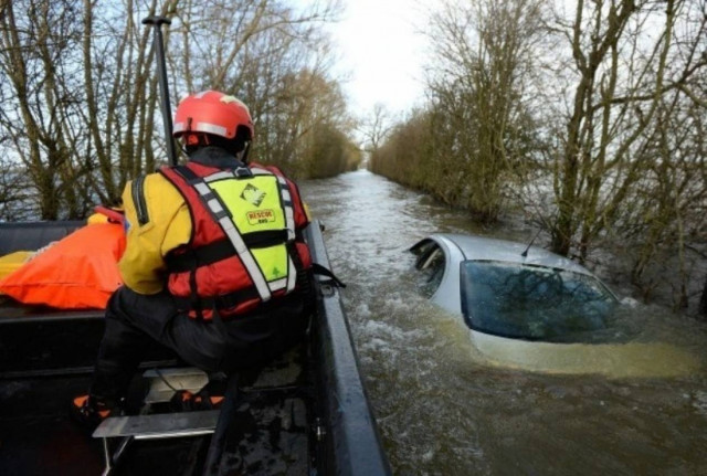 Αγγλία: Βυθισμένο αυτοκίνητο πουλήθηκε για 100.000 λίρες! (photos)
