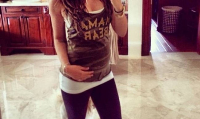 Άρχισε να φαίνεται η κοιλίτσα της και καμαρώνει!