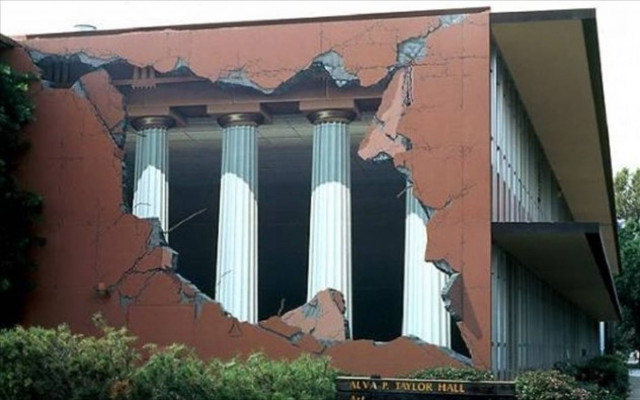 J.Pugh: Δίνει άλλη όψη σε κτίρια εμπνεόμενος από την Αρχαία Ελλάδα