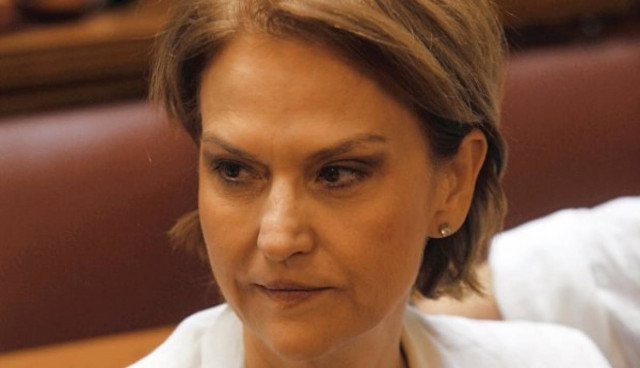 H Ρεπούση ξαναχτυπά – Μέσω twitter εναντίον των παρελάσεων