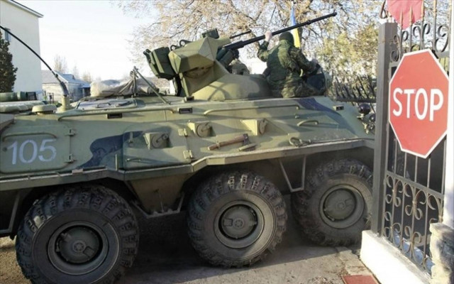 Ρωσική σημαία σε 189 στρατιωτικές μονάδες στην Κριμαία