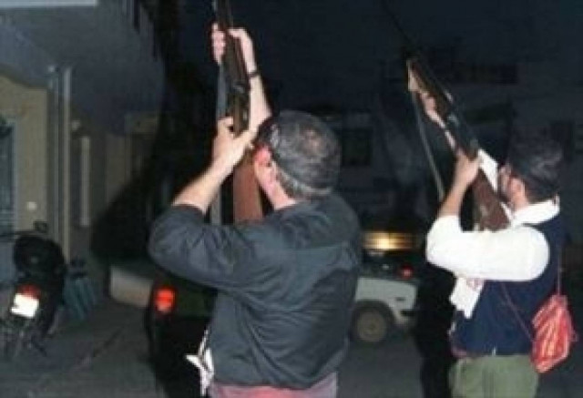 Έριξε μπαλωθιές... άνευ γλεντιού...