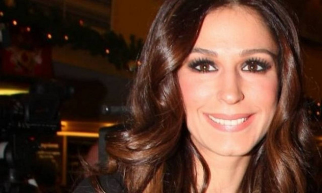 Παπουτσάκη:Έχω παρακαλέσει να μη μας φωτογραφίζουν με το μωρό