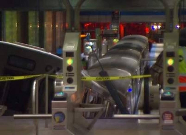 Σικάγο: Τρένο ανέβηκε σε κυλιόμενες σκάλες! (video)