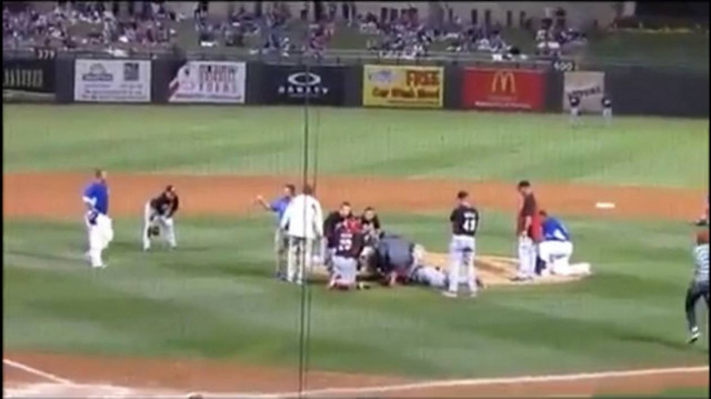 Σοκαριστικός τραυματισμός σε αγώνα μπέιζμπολ (video)