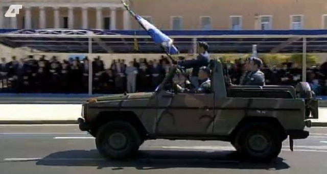 ΔΕΙΤΕ LIVE: Η στρατιωτική παρέλαση στο κέντρο της Αθήνας