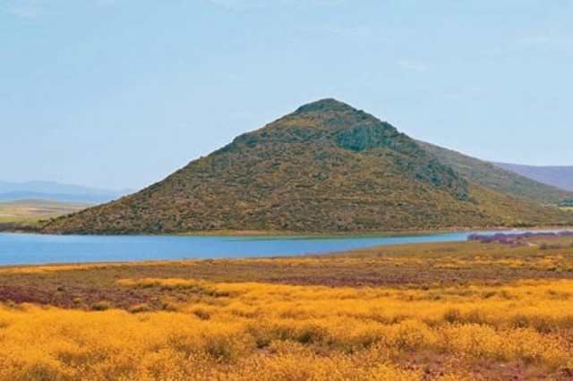 Βοιωτία: Αγωνία για 18χρονο που χάθηκε στα νερά της λίμνης