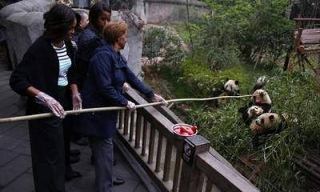 Η Μισέλ Ομπάμα τάισε πάντα στην Κίνα! (video)